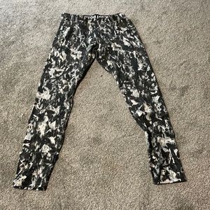 Black and white patterned Nike leggings
